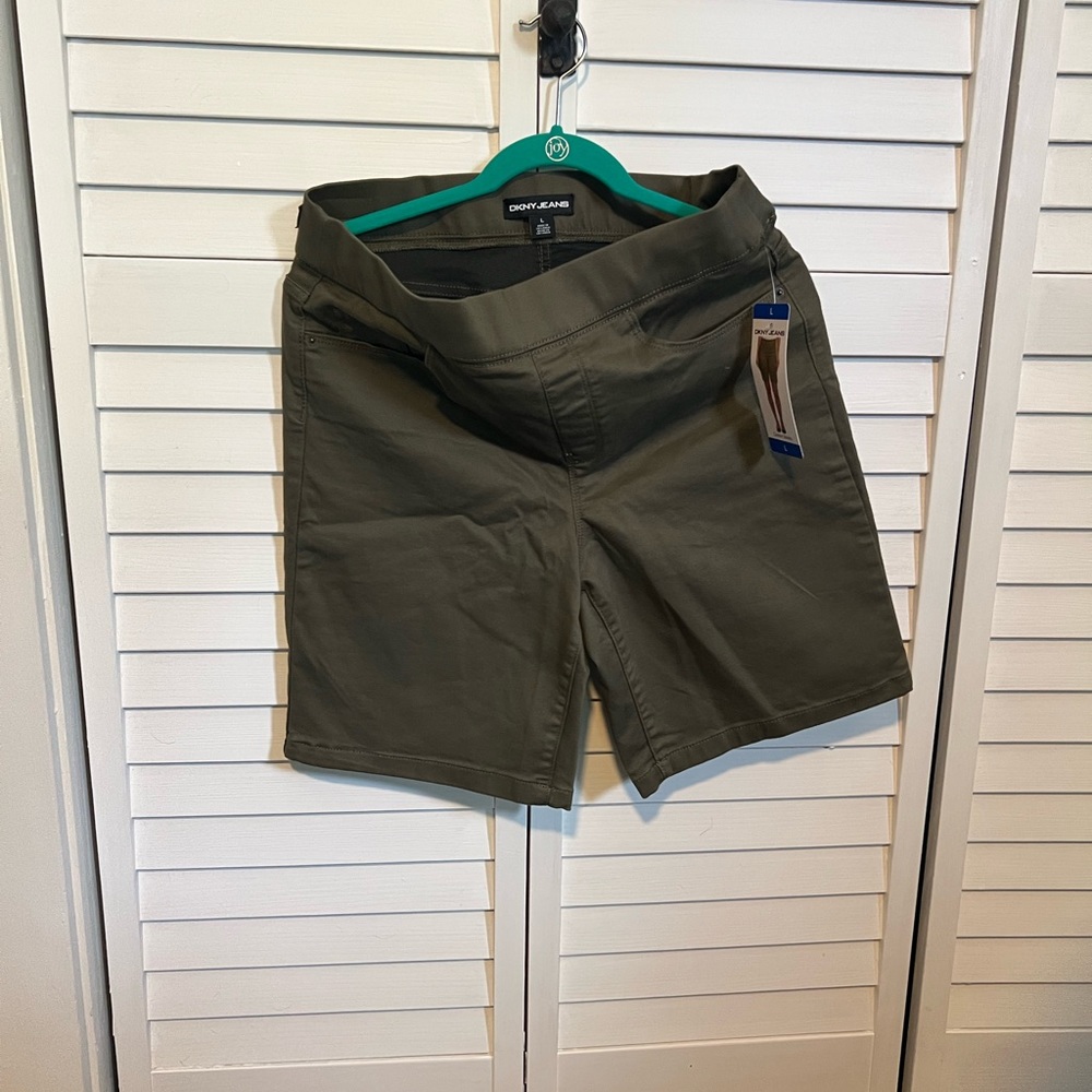 Lady’s shorts DKNY
